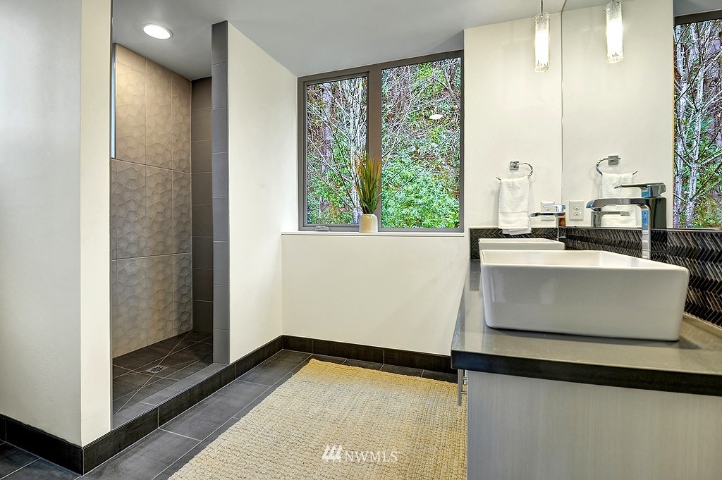 1706 Alki Avenue Southwest, Unit B Seattle, WA 98116 - Photo 4 of 12
