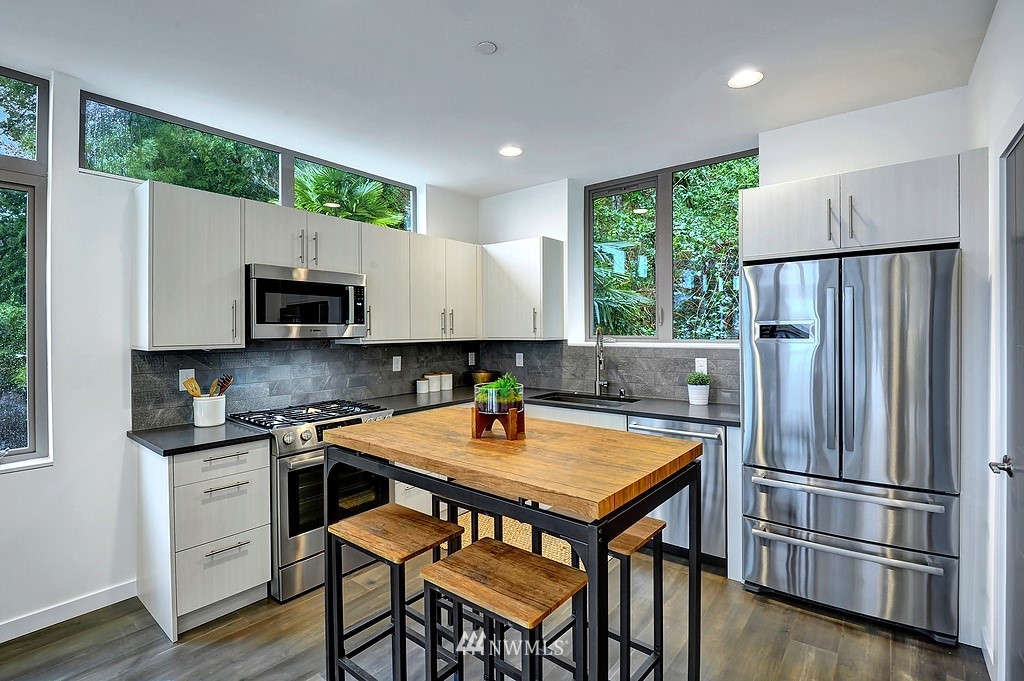 1706 Alki Avenue Southwest, Unit B Seattle, WA 98116 - Photo 7 of 12