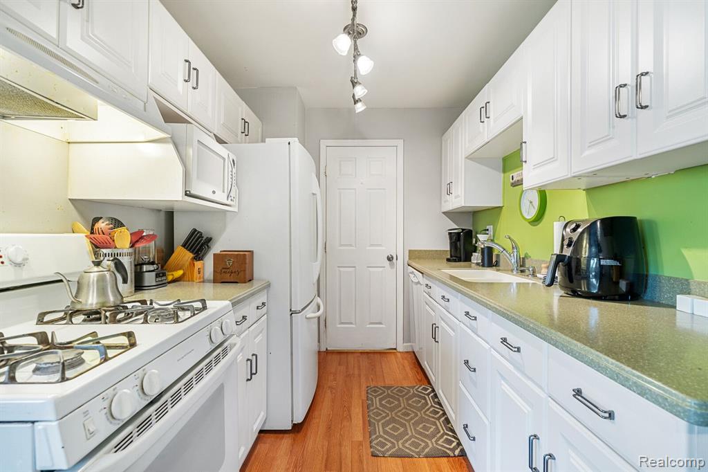 28297 Raleigh Crescent Drive Chesterfield, MI 48051 - Photo 7 of 19