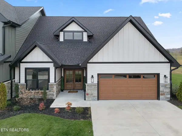 $925,000 | 179 Island Circle, Loudon, TN 37774