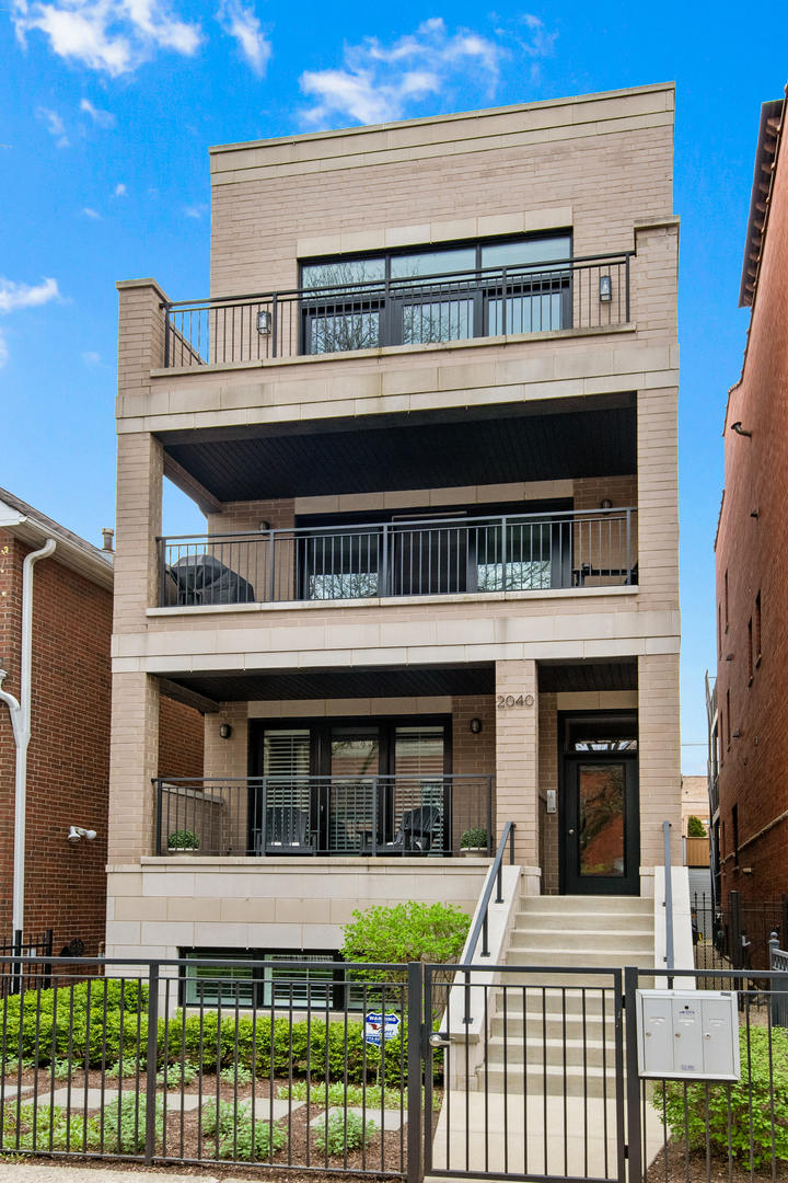 2040 North Racine Avenue, Unit 2 Chicago, IL 60614 - Photo 1 of 12 Gallery Image 1