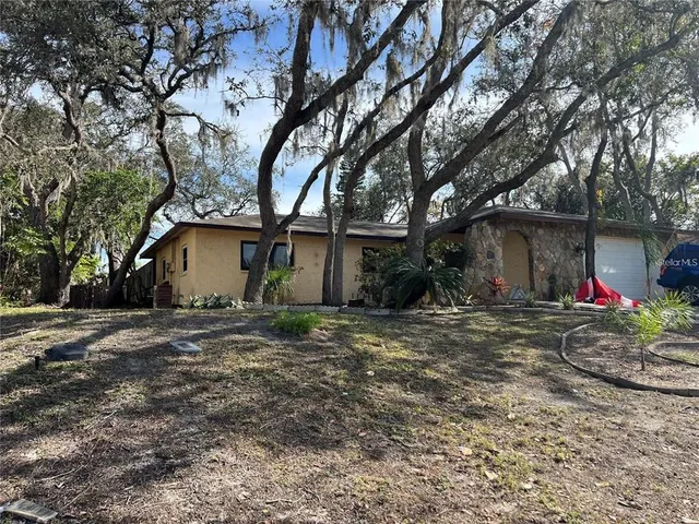 a front view of house with yard