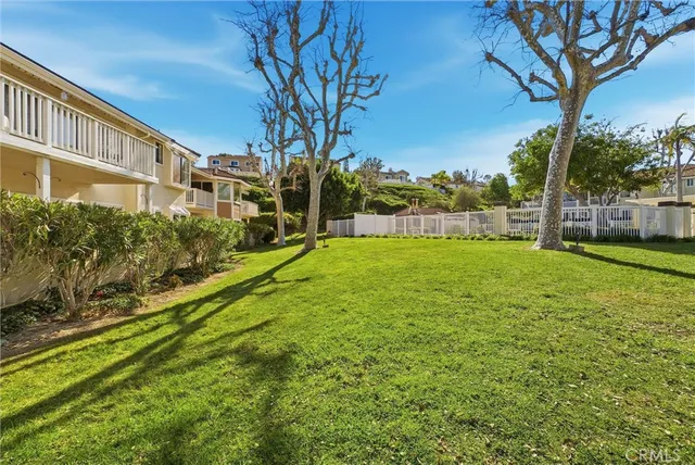 a view of a yard with a house