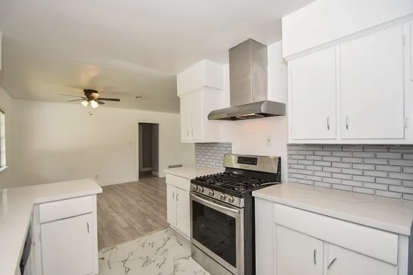 $2,500 | 5330 Windswept Lane, Houston, TX 77056