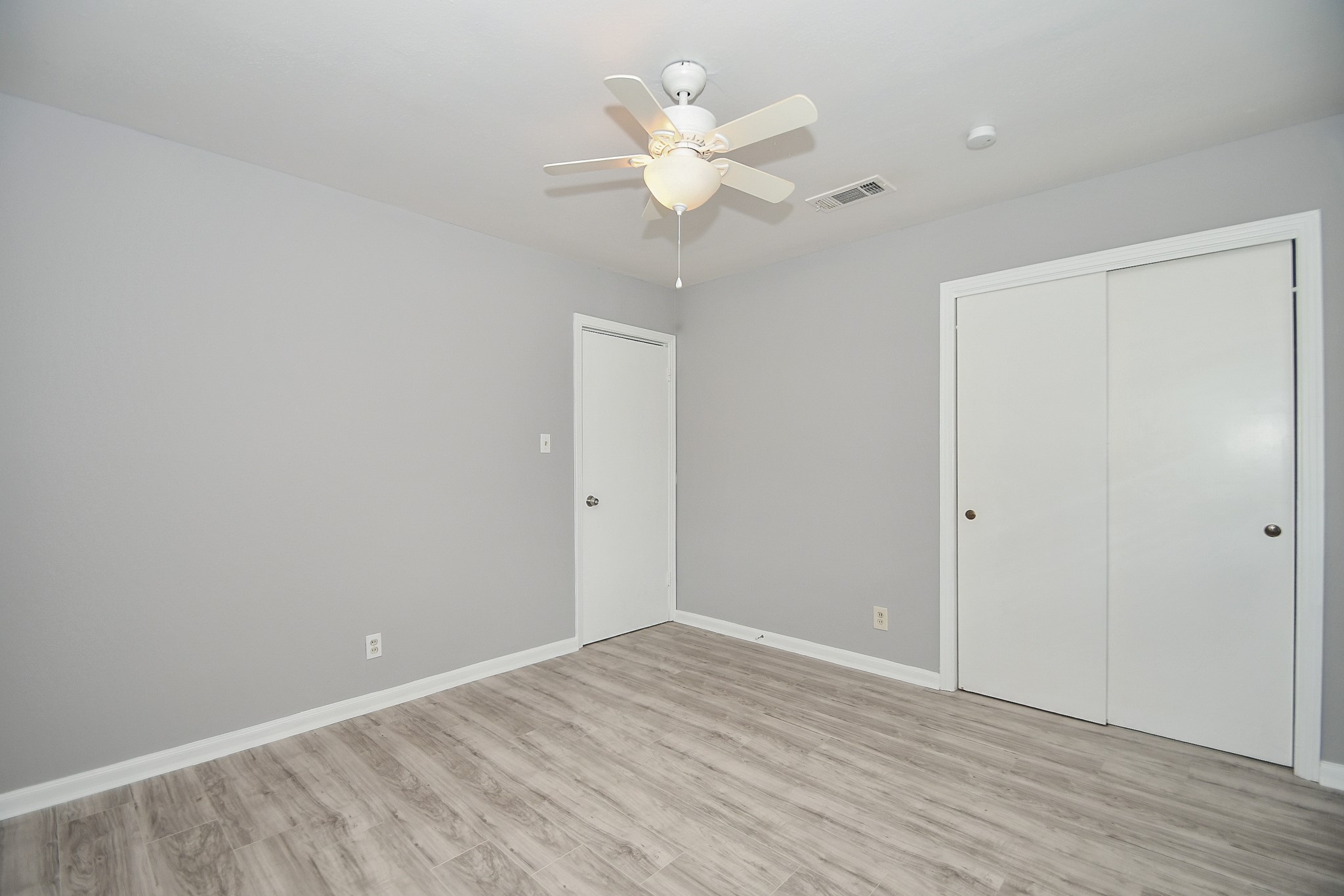 5330 Windswept Lane Houston, TX 77056 - Photo 11 of 20 a view of an empty room with a window