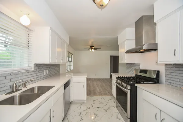 $2,500 | 5330 Windswept Lane, Houston, TX 77056