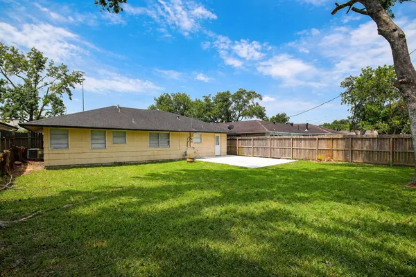 $2,500 | 5330 Windswept Lane, Houston, TX 77056