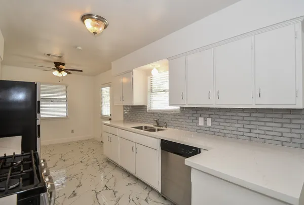 $2,500 | 5330 Windswept Lane, Houston, TX 77056