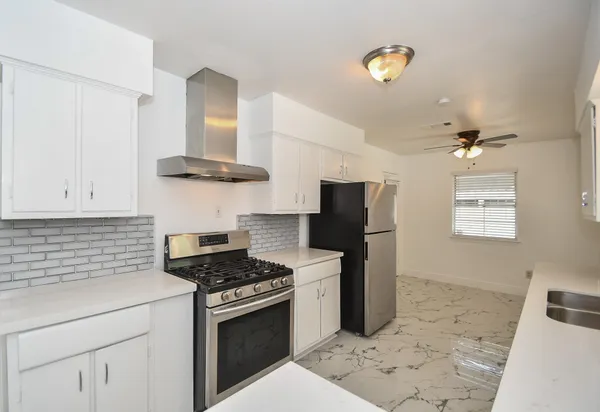 $2,500 | 5330 Windswept Lane, Houston, TX 77056