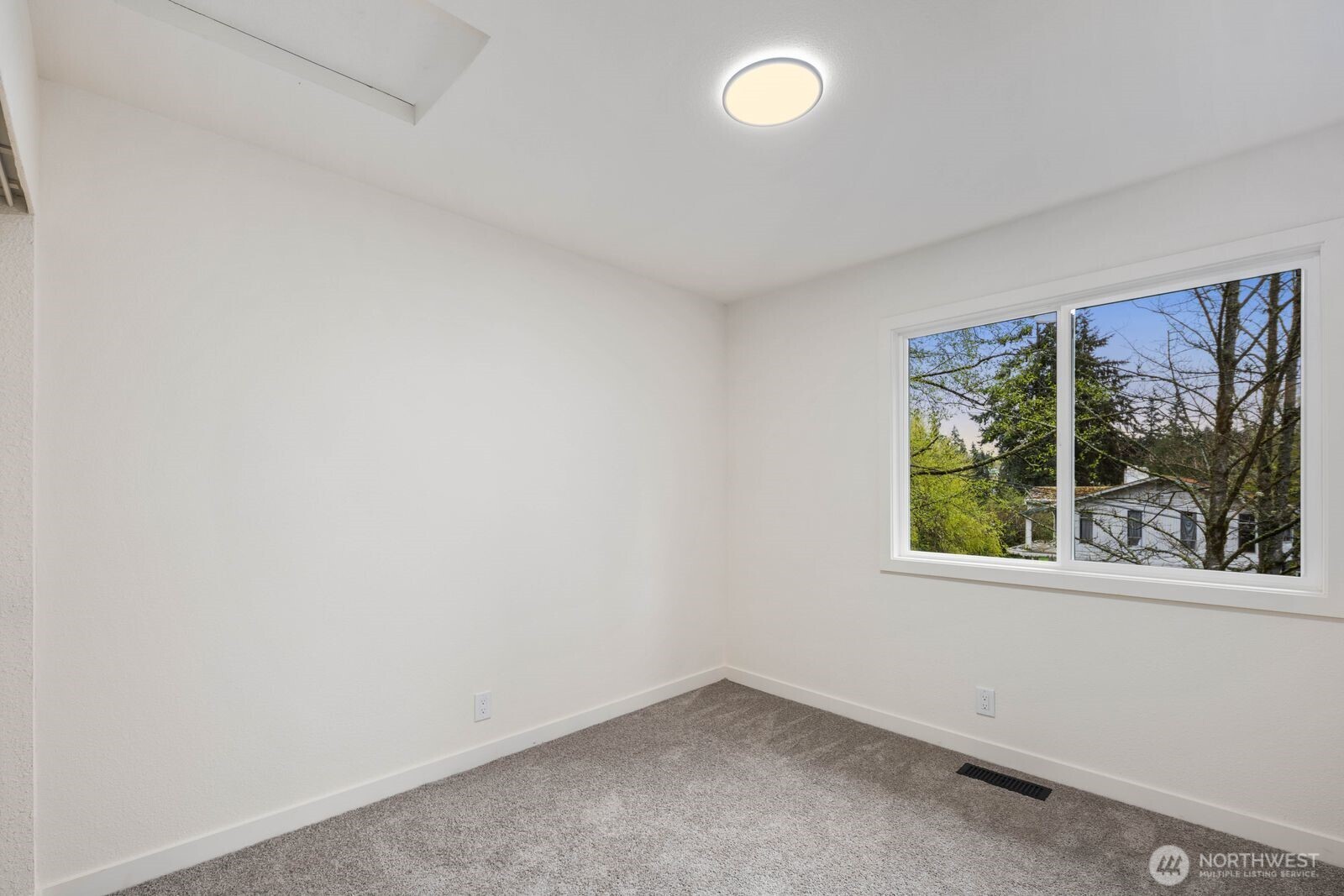 7211 182nd Street Southwest Edmonds, WA 98026 - Photo 31 of 40 an empty room with a window