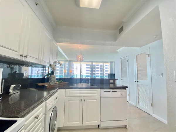 $2,250 | 2501 South Ocean Drive, Unit 1104, Hollywood, FL 33019