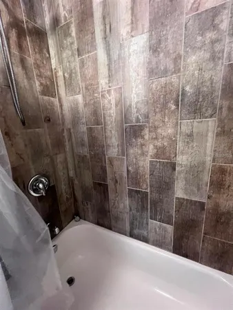 $2,200 | 2072 Los Lomas Drive, Clearwater, FL 33763