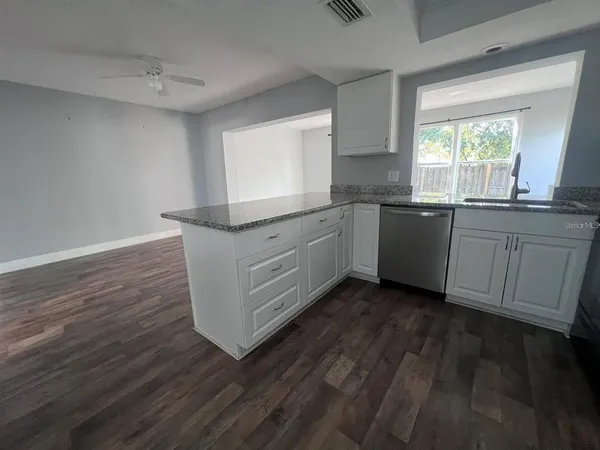 $2,200 | 2072 Los Lomas Drive, Clearwater, FL 33763