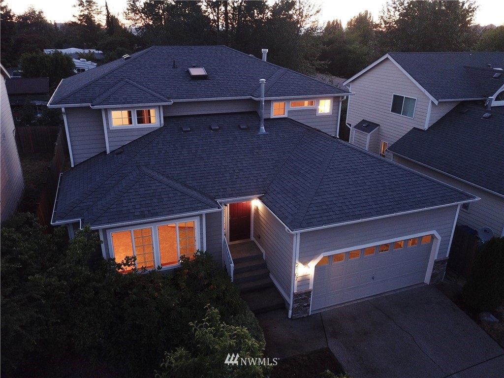 2107 Burnett Place South Renton, WA 98055 - Photo 1 of 15 Gallery Image 1