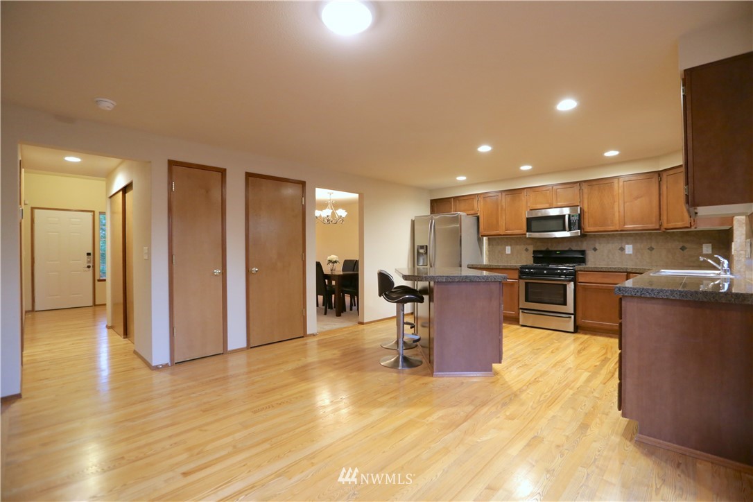 2107 Burnett Place South Renton, WA 98055 - Photo 5 of 15 Gallery Image 5