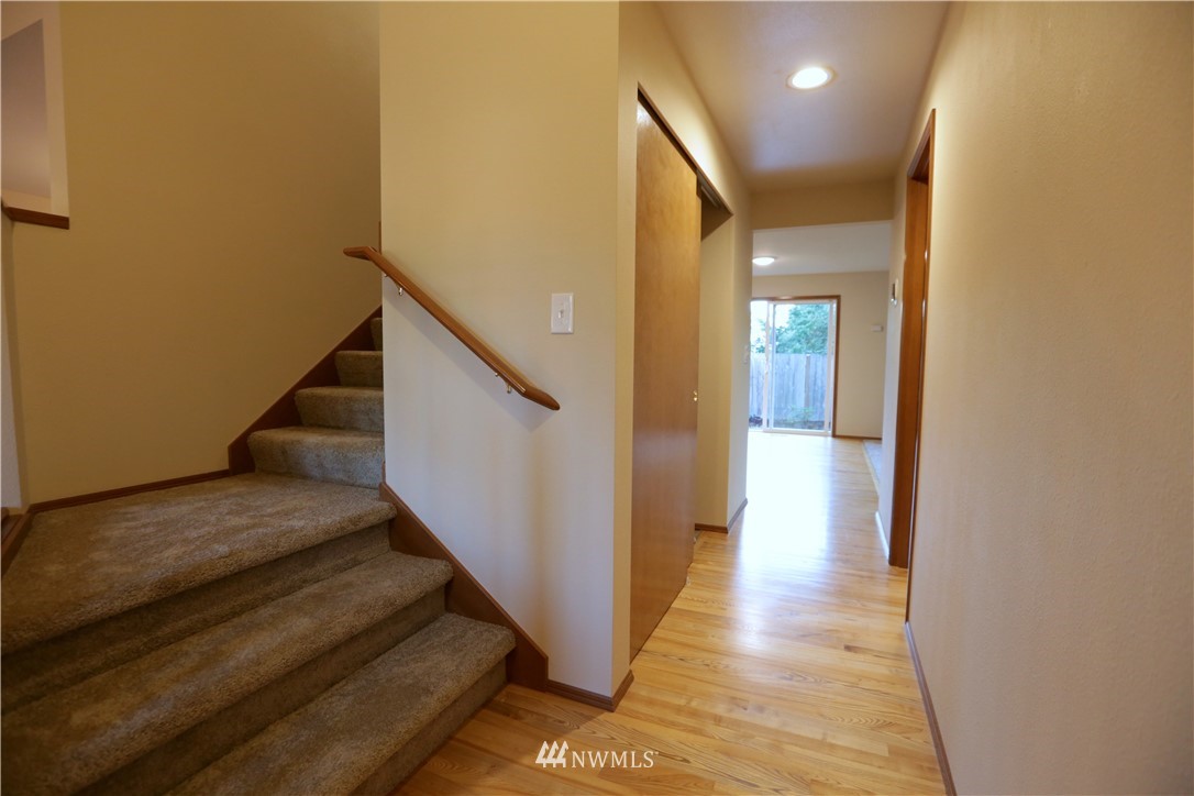 2107 Burnett Place South Renton, WA 98055 - Photo 9 of 15 Gallery Image 9