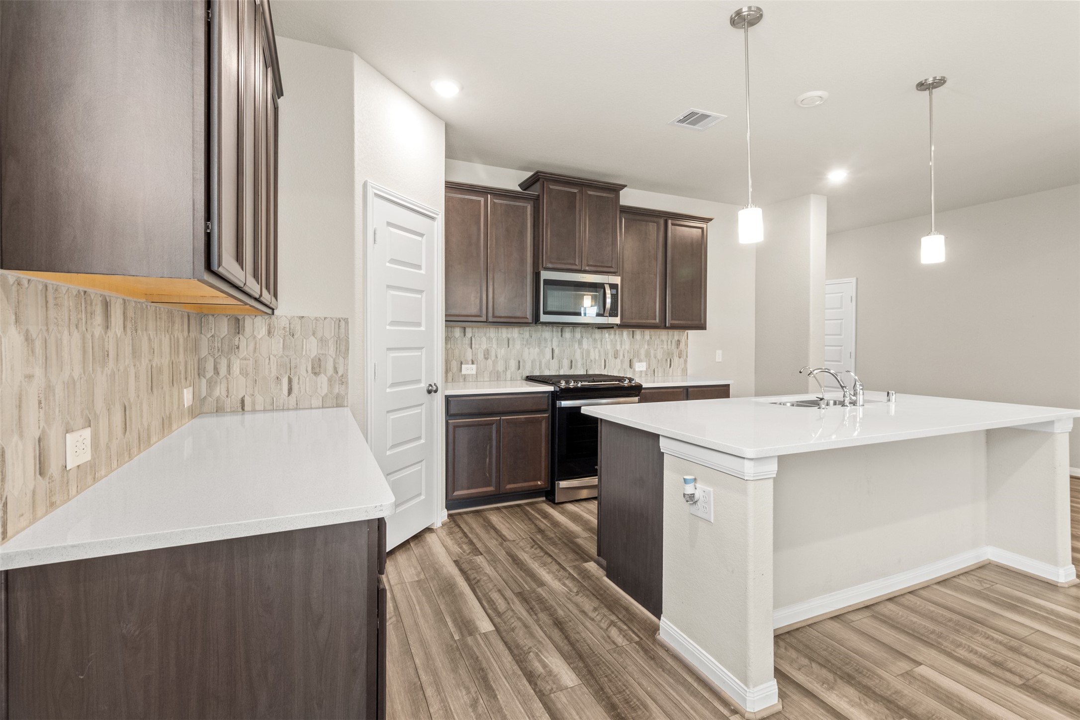 7219 Melrose Lane Rosharon, TX 77583 - Photo 8 of 26