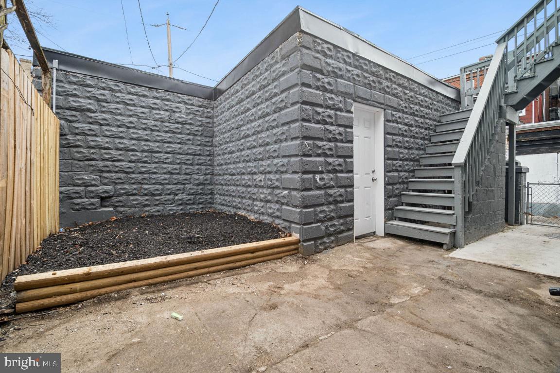 2330 Bryant Avenue Baltimore, MD 21217 - Photo 25 of 26 a view of outdoor space with deck
