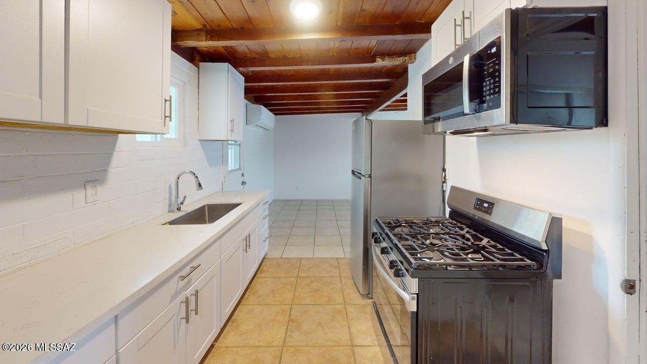 3564 East Kleindale Road, Unit B Tucson, AZ 85716 - Photo 5 of 10 3564-e-kleindale-rd-unit-b-kitchen1