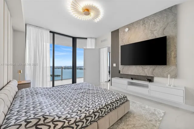 $10,000 | 700 Northeast 24th Street, Unit 3206, Miami, FL 33137