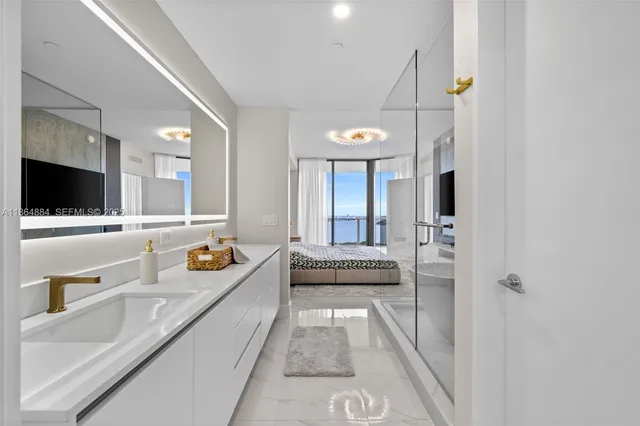 $10,000 | 700 Northeast 24th Street, Unit 3206, Miami, FL 33137