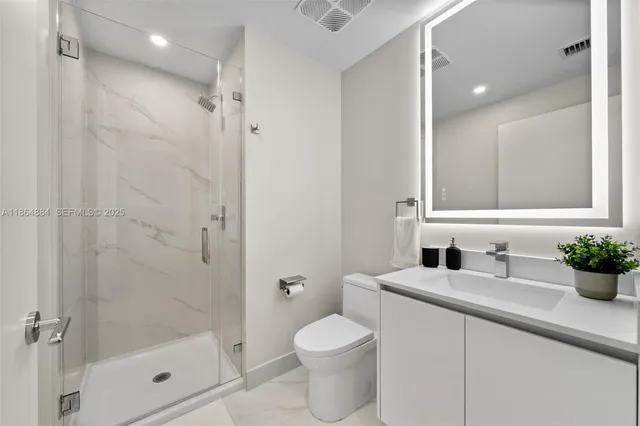 $10,000 | 700 Northeast 24th Street, Unit 3206, Miami, FL 33137