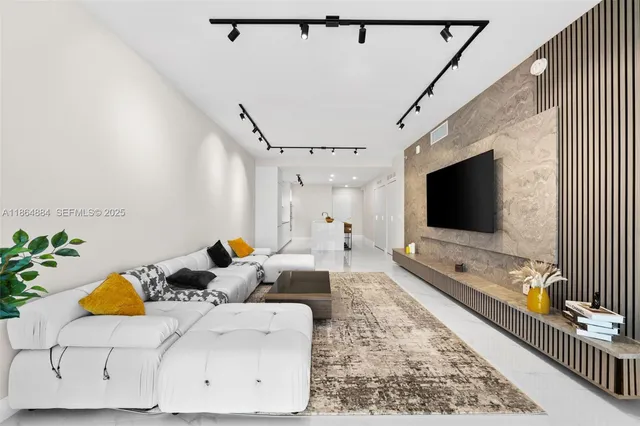 $10,000 | 700 Northeast 24th Street, Unit 3206, Miami, FL 33137