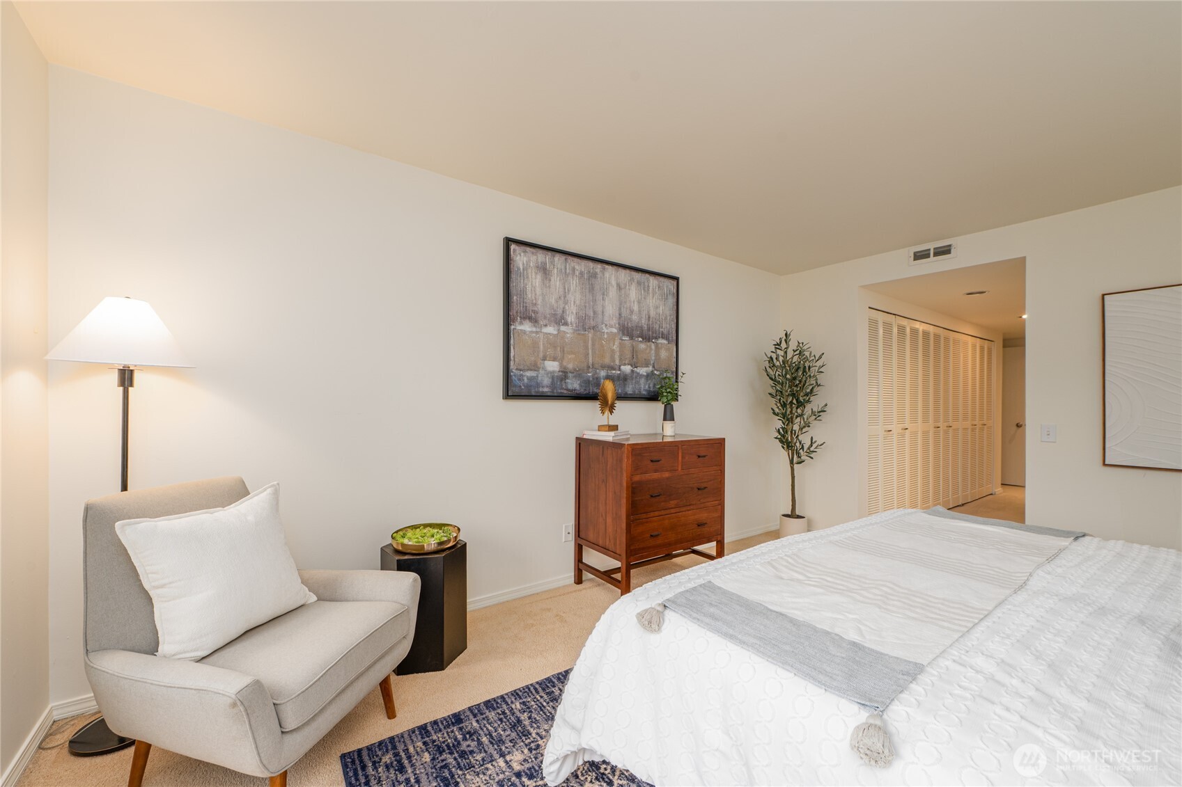 6536 Park Point Lane Northeast Seattle, WA 98115 - Photo 13 of 40