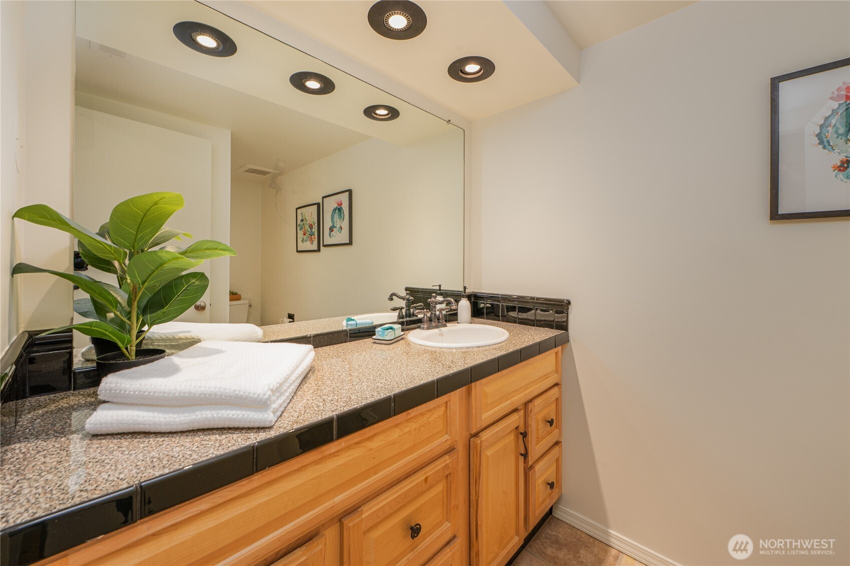 6536 Park Point Lane Northeast Seattle, WA 98115 - Photo 15 of 40