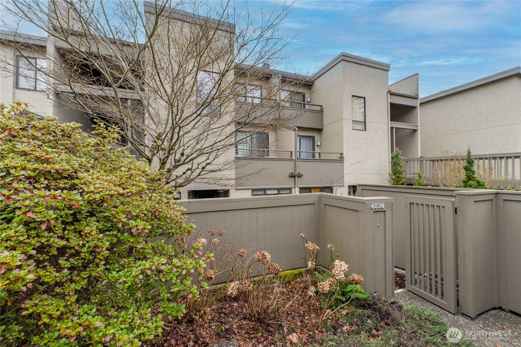 6536 Park Point Lane Northeast Seattle, WA 98115 - Photo 27 of 40
