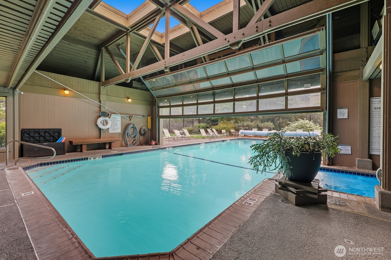 6536 Park Point Lane Northeast Seattle, WA 98115 - Photo 35 of 40