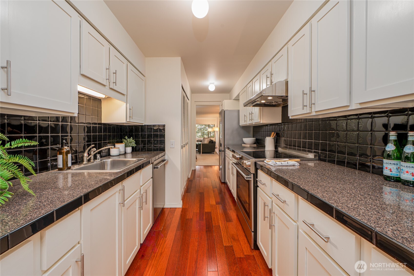 6536 Park Point Lane Northeast Seattle, WA 98115 - Photo 7 of 40