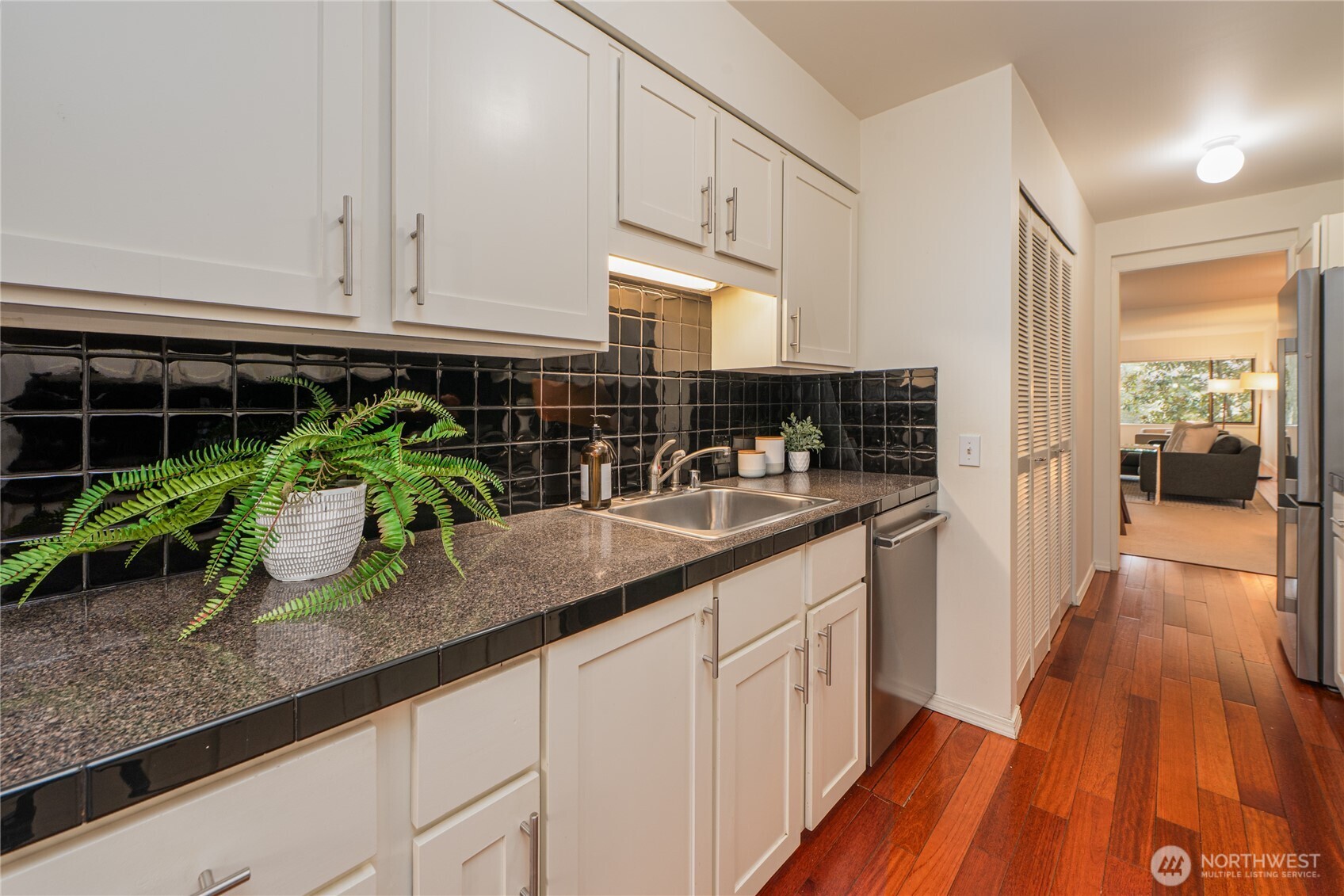 6536 Park Point Lane Northeast Seattle, WA 98115 - Photo 9 of 40