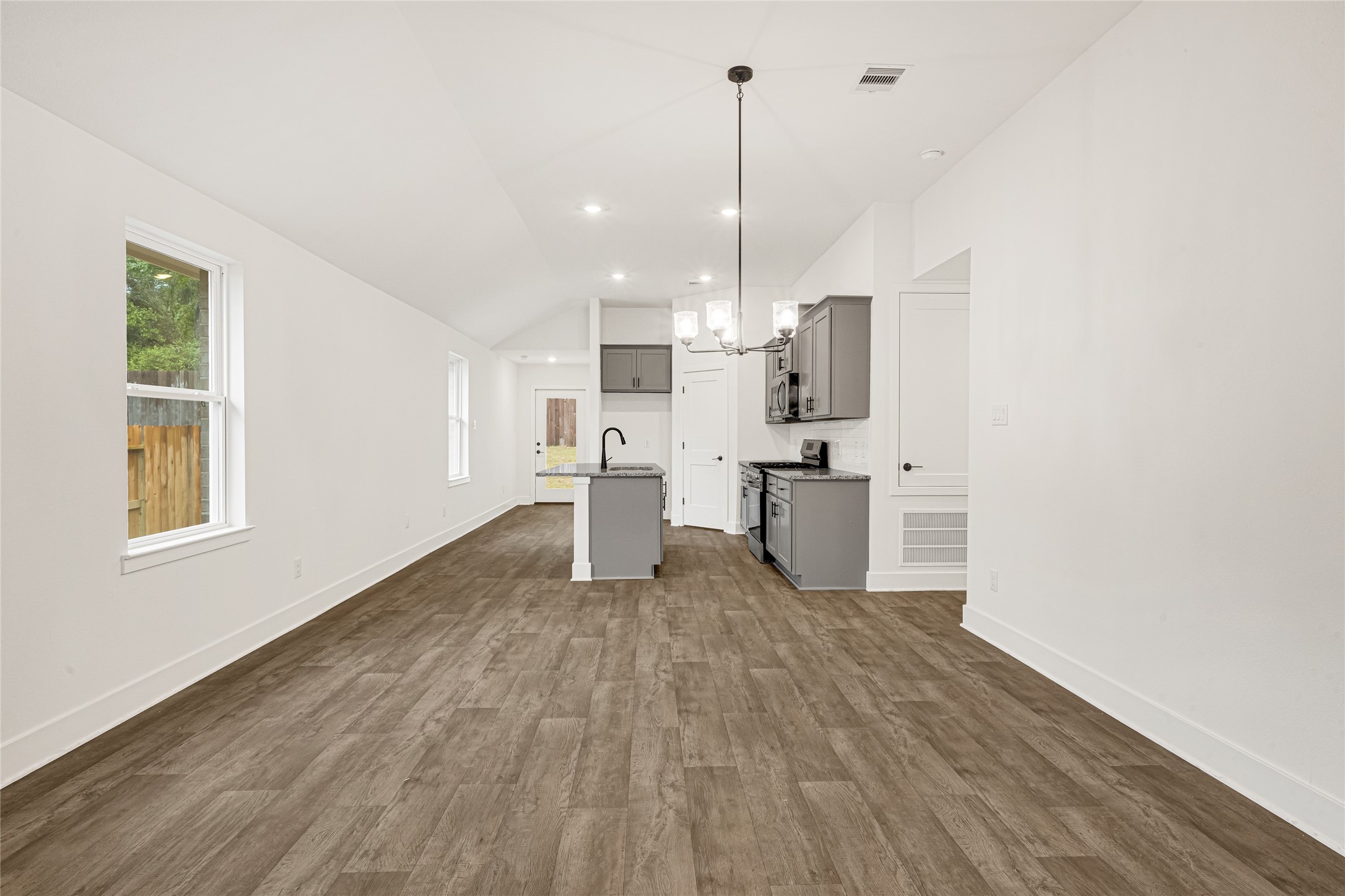 9348 Hard Rock Road Conroe, TX 77303 - Photo 8 of 22 Dining Area & Kitchen