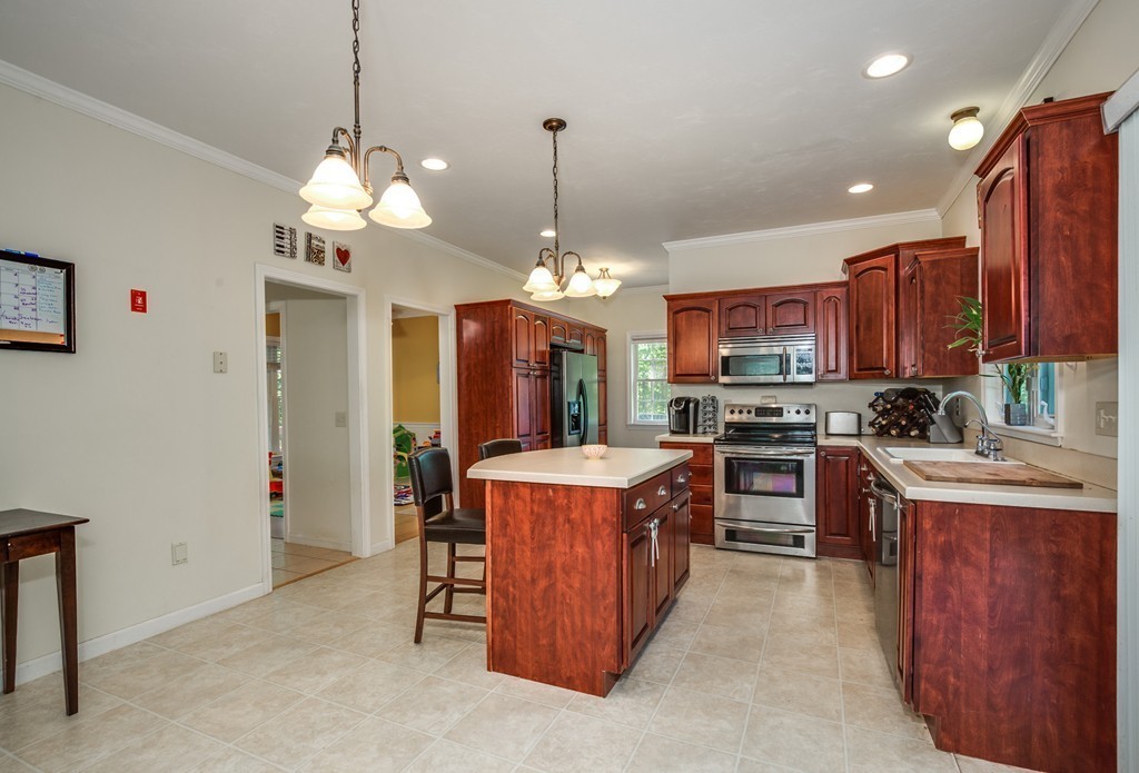 113 Sutton Road Webster, MA 01570 - Photo 3 of 29