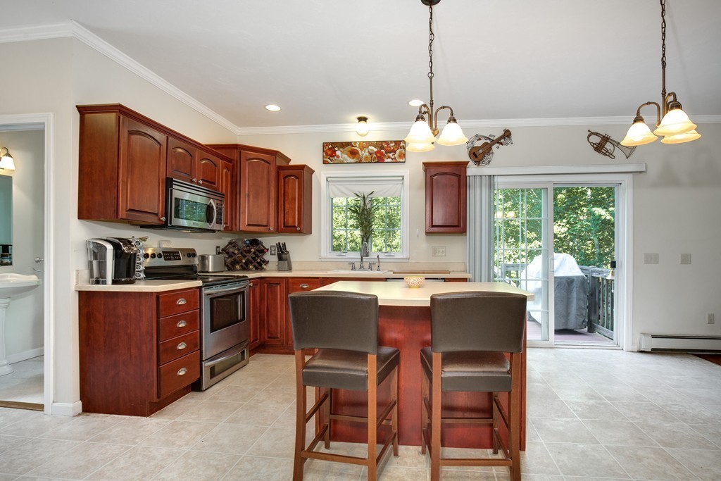 113 Sutton Road Webster, MA 01570 - Photo 6 of 29