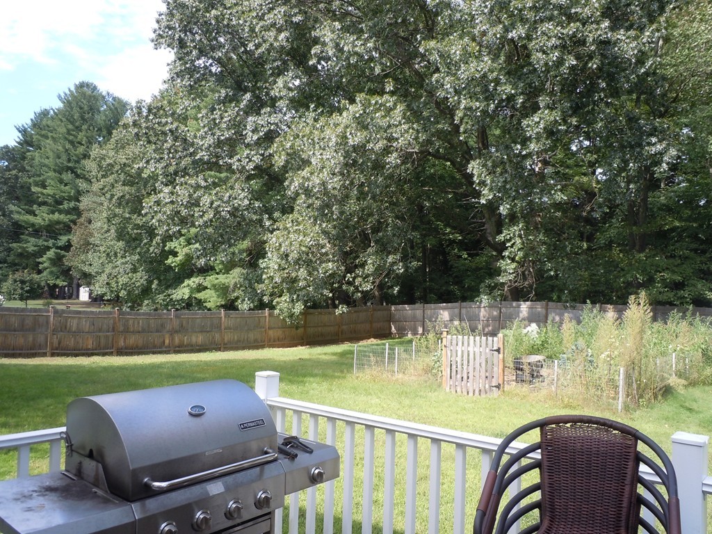 39 Loudville Road Easthampton, MA 01027 - Photo 4 of 20 Gallery Image 4