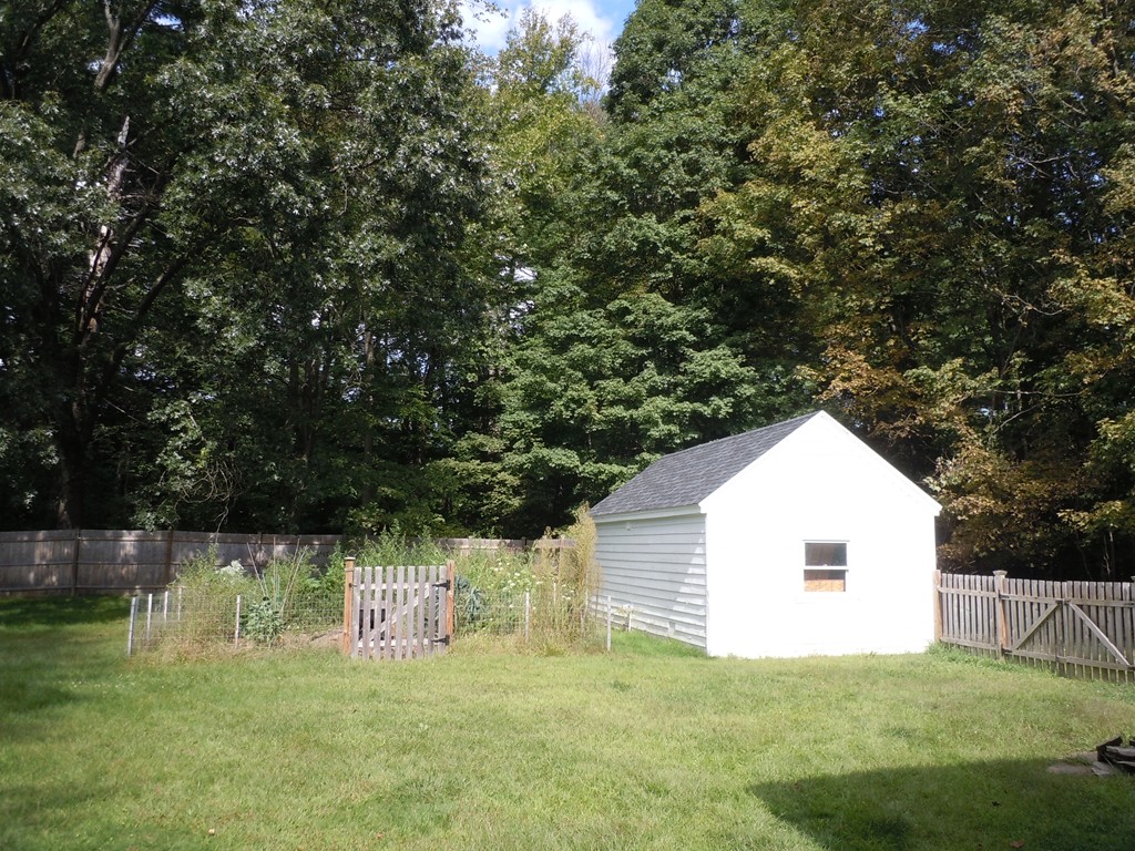 39 Loudville Road Easthampton, MA 01027 - Photo 5 of 20 Gallery Image 5