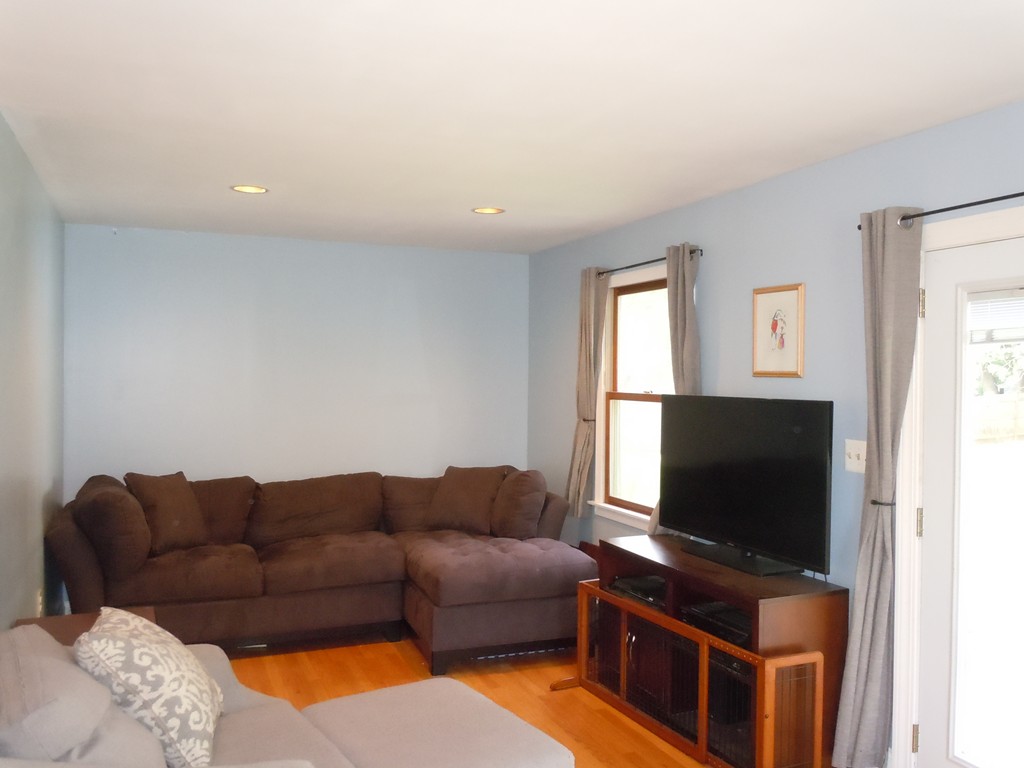 39 Loudville Road Easthampton, MA 01027 - Photo 6 of 20 Gallery Image 6