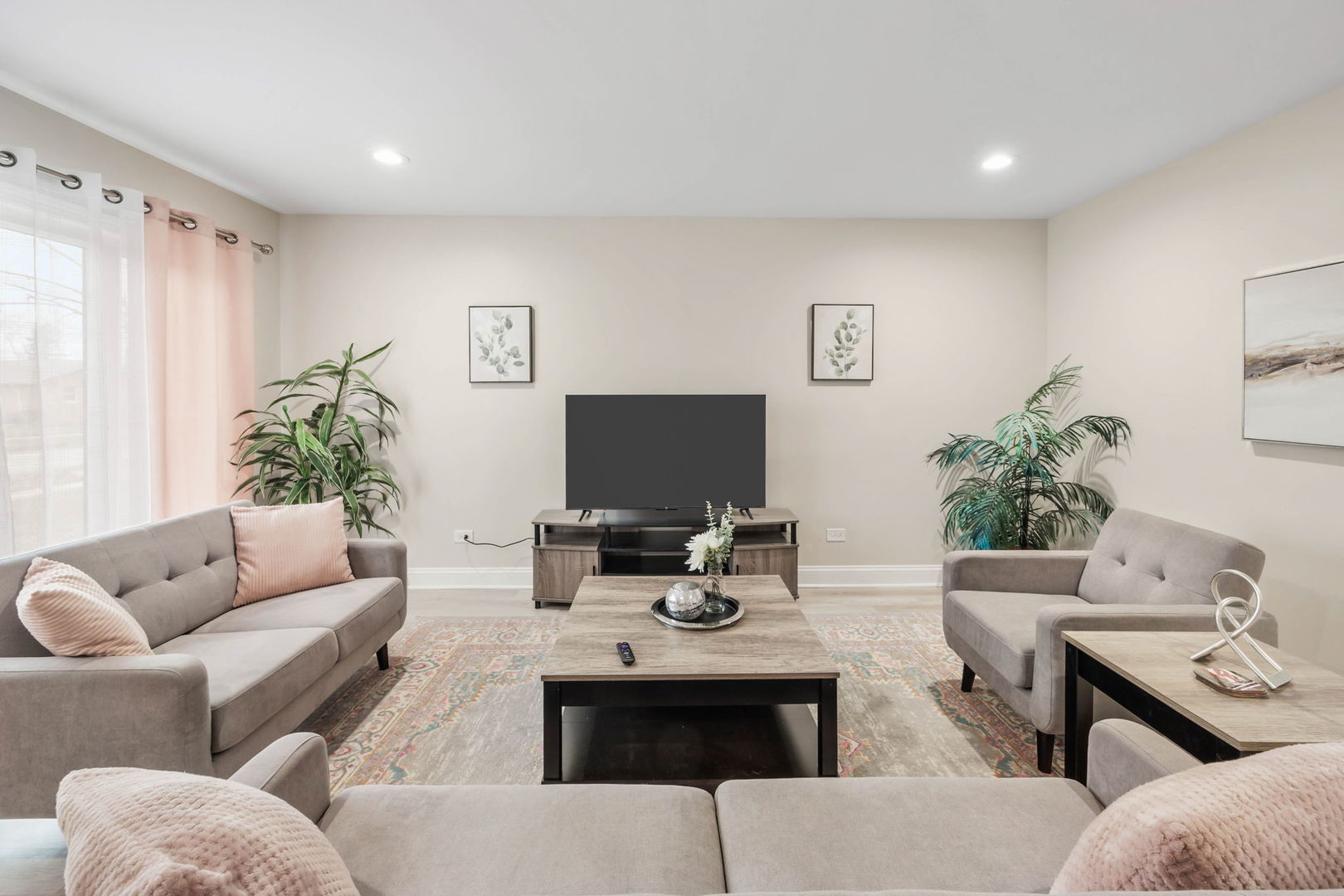 10907 South Normandy Avenue Worth, IL 60482 - Photo 5 of 29 a living room with furniture