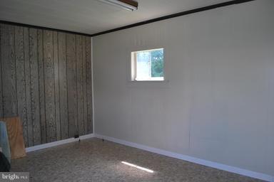 12152 Central Avenue Ridgely, MD 21660 - Photo 4 of 12 Small detached office/studio space