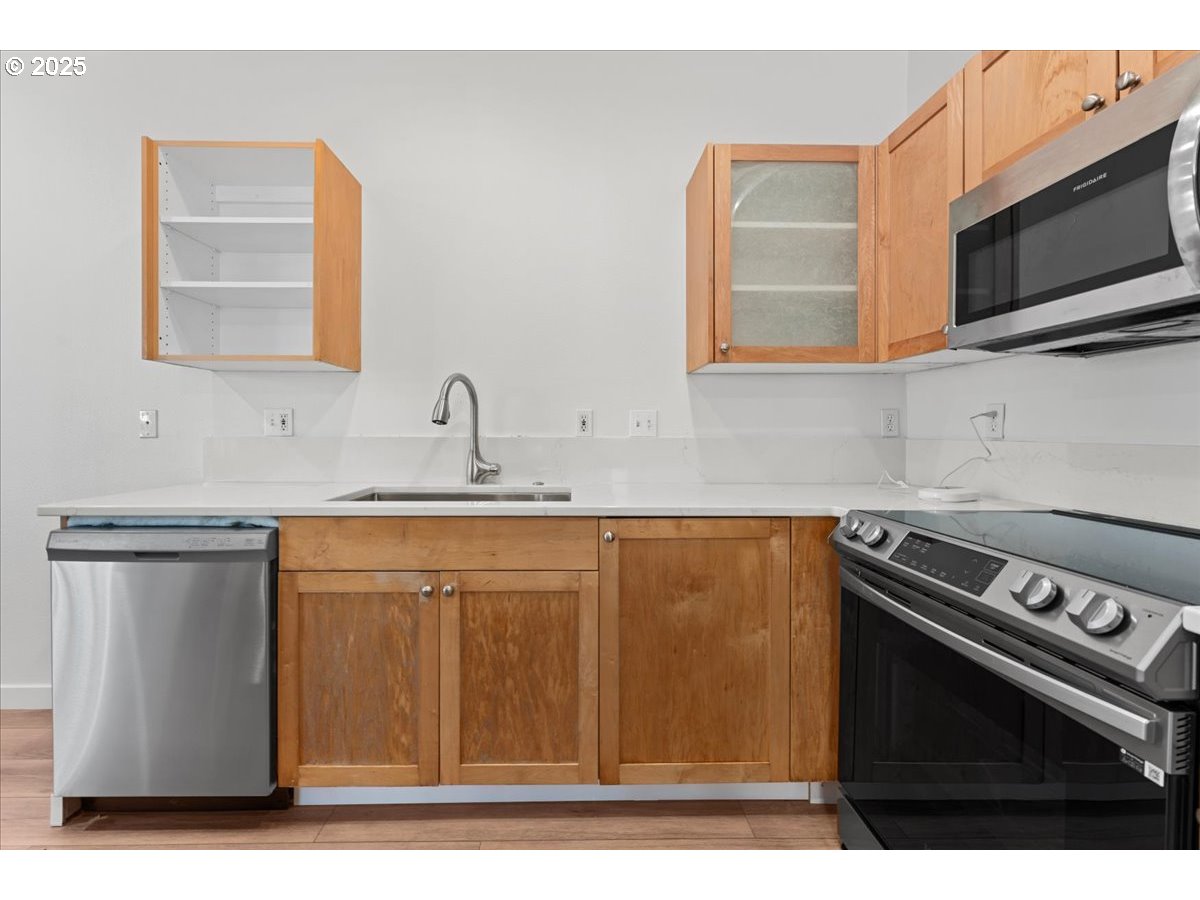 8243 Northeast Multnomah Street Portland, OR 97220 - Photo 12 of 33