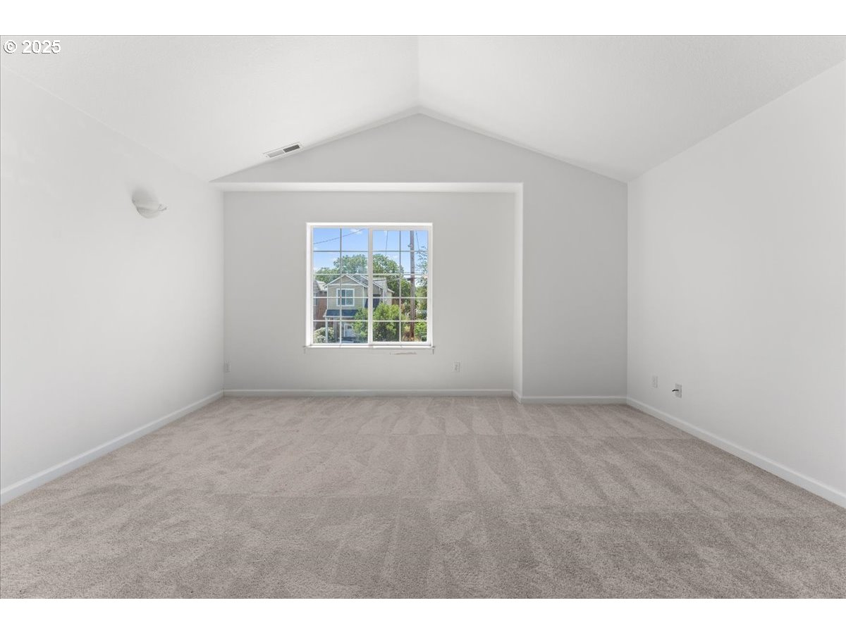 8243 Northeast Multnomah Street Portland, OR 97220 - Photo 14 of 33