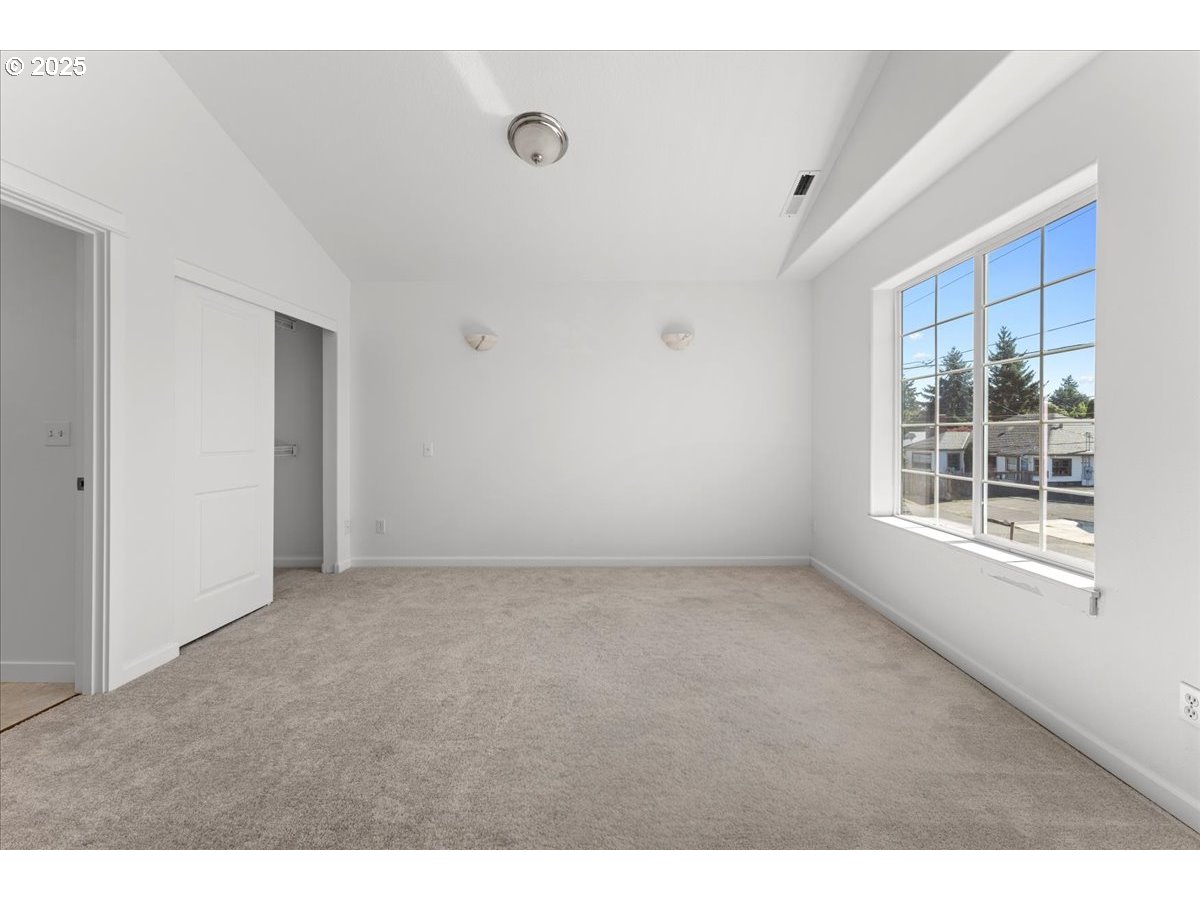 8243 Northeast Multnomah Street Portland, OR 97220 - Photo 16 of 33