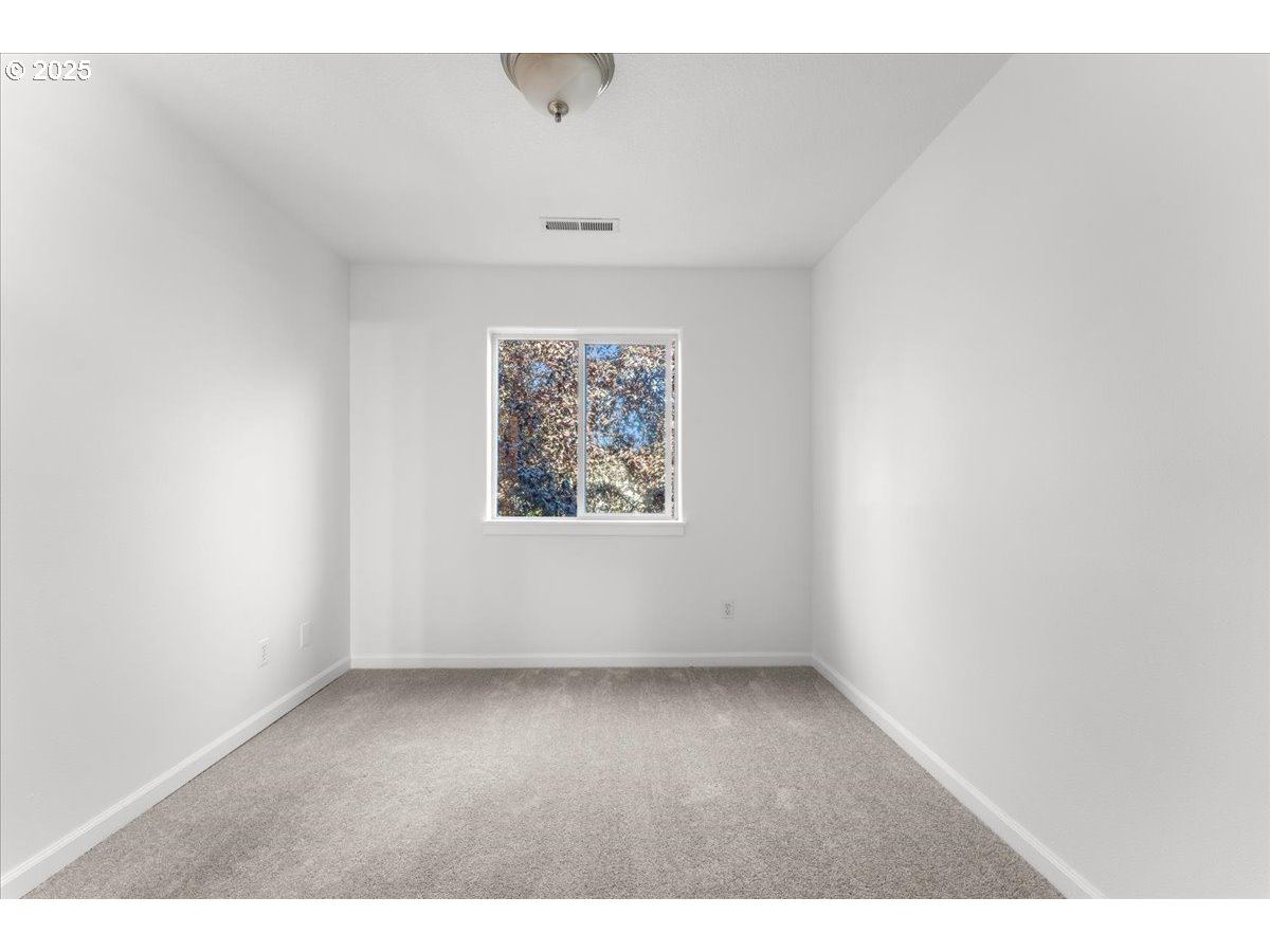 8243 Northeast Multnomah Street Portland, OR 97220 - Photo 23 of 33