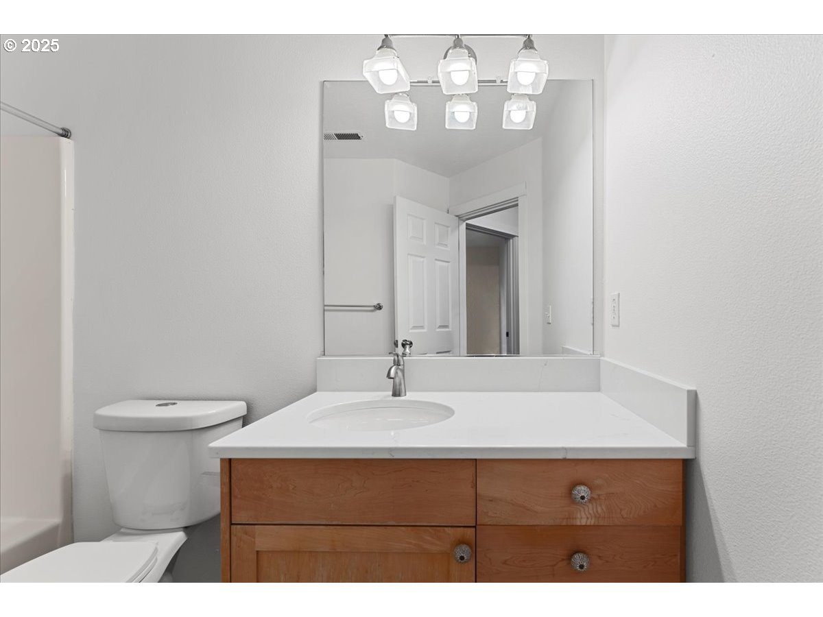 8243 Northeast Multnomah Street Portland, OR 97220 - Photo 25 of 33