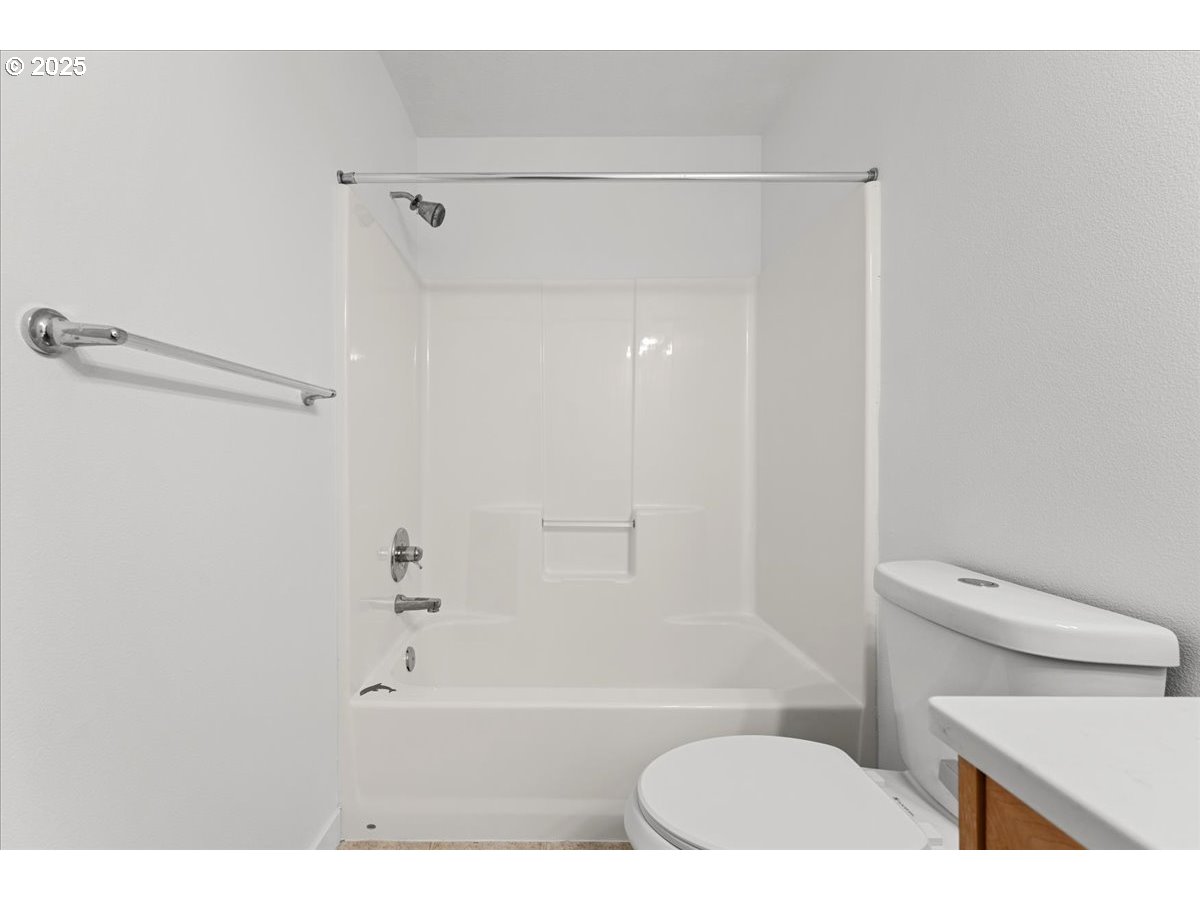 8243 Northeast Multnomah Street Portland, OR 97220 - Photo 26 of 33