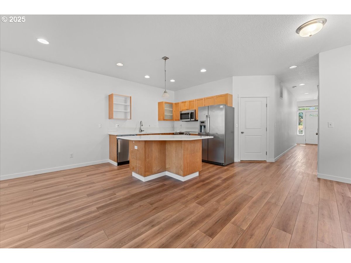 8243 Northeast Multnomah Street Portland, OR 97220 - Photo 8 of 33