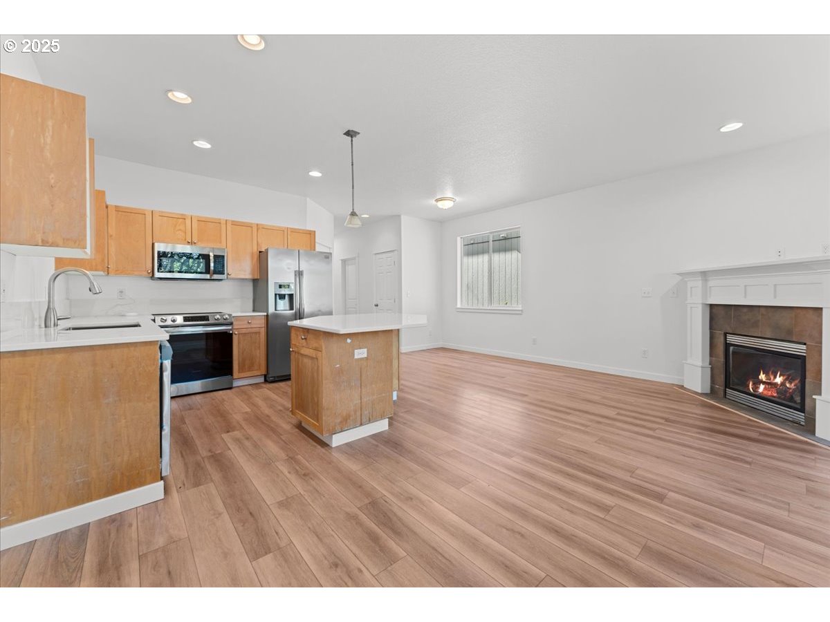 8243 Northeast Multnomah Street Portland, OR 97220 - Photo 10 of 33