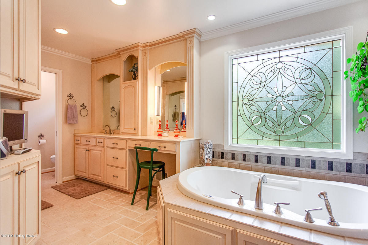 4703 Crofton Road Louisville, KY 40207 - Photo 20 of 38 4703 Crofton Rd-19